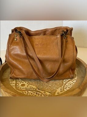 AMERICAN LEATHER CO THE LENEX TRIPLE ENTRY SACHEL BRASS TONE HARDWEAR HAND BAG